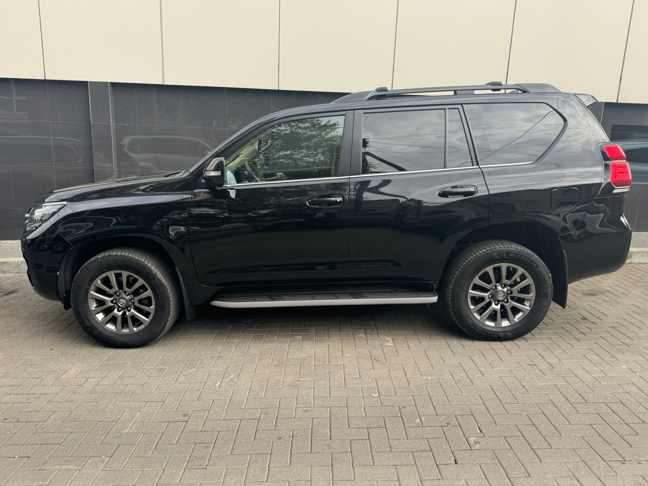 Toyota Land Cruiser Prado фото 2