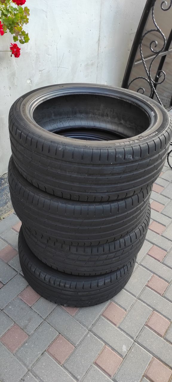 225.45.r19 Nokian