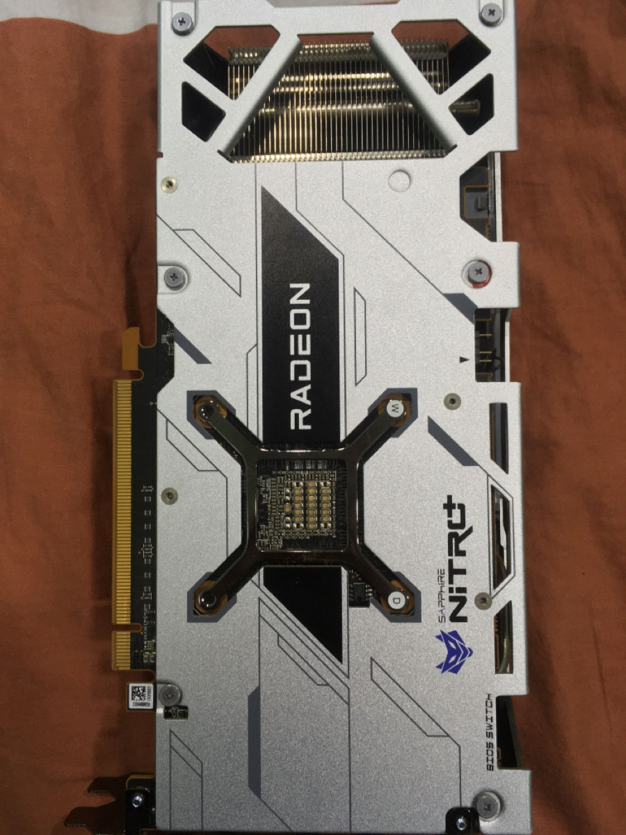 AMD RX 6600 XT foto 1
