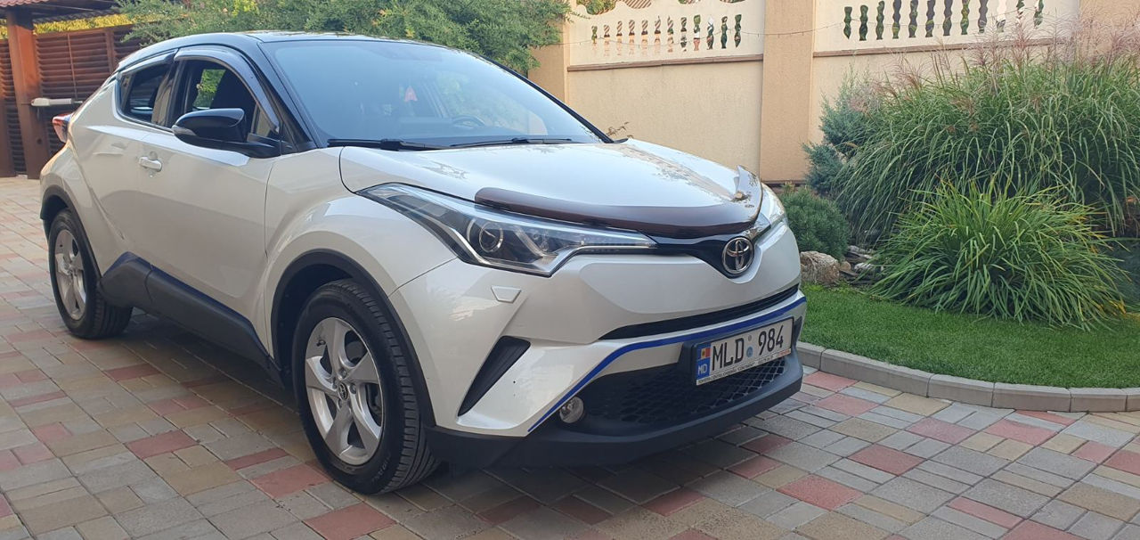 Toyota C-HR foto 1