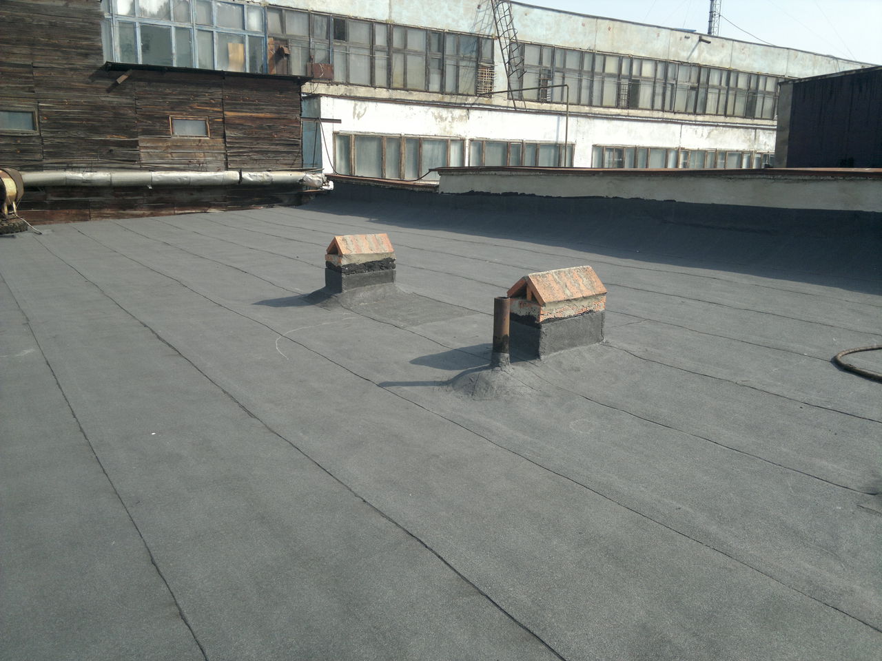 Lucrari de reparatie la acoperis moale (hydrobase,bipoli,ultra). reparam apartamente, garaje, hale foto 5