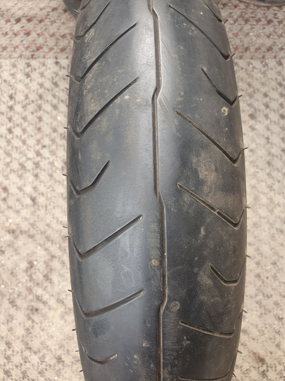130/70/ R18- BRIDGESTONE. МОТО-ШИНЫ. foto 0