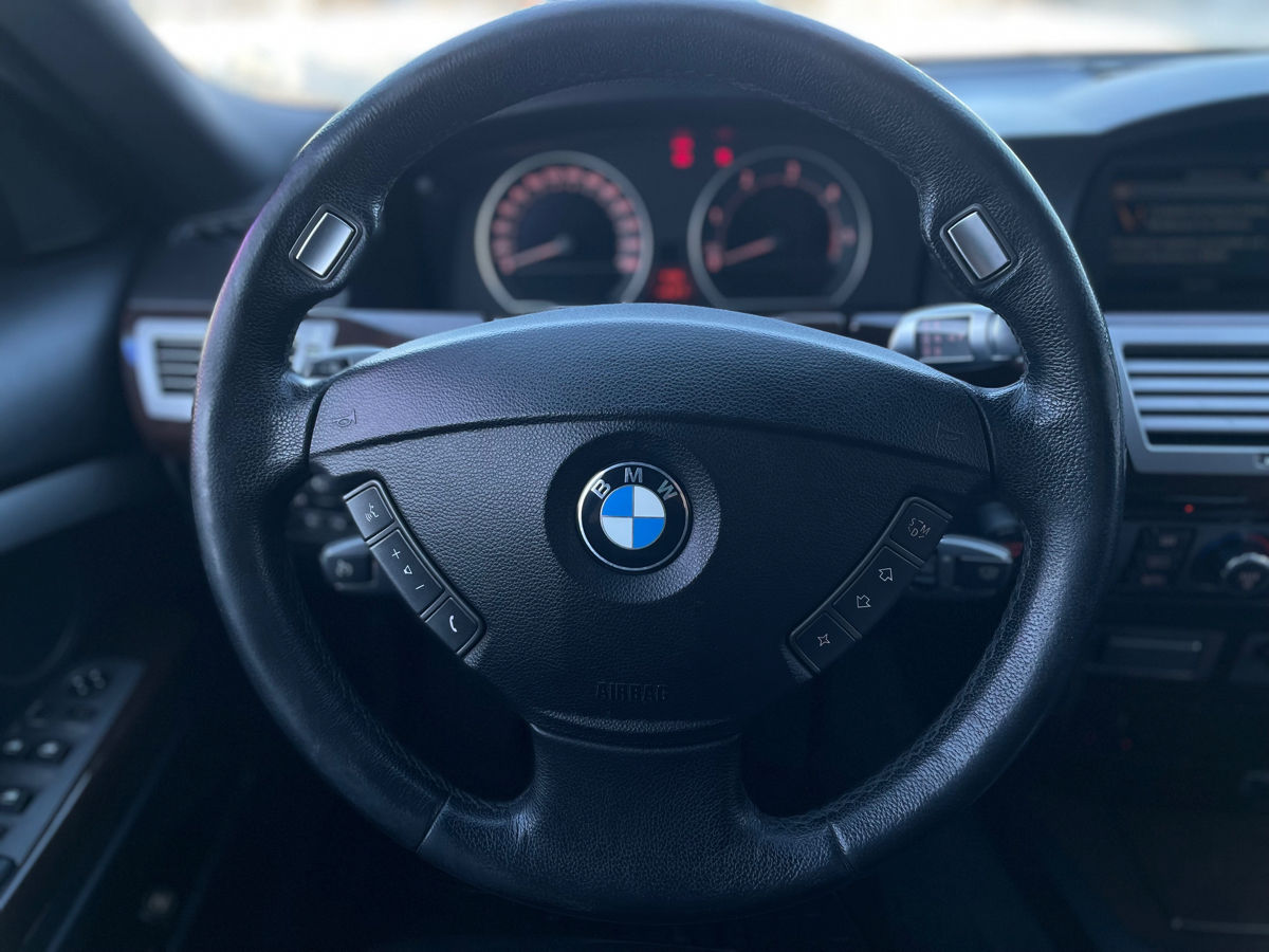 BMW 7 Series фото 15