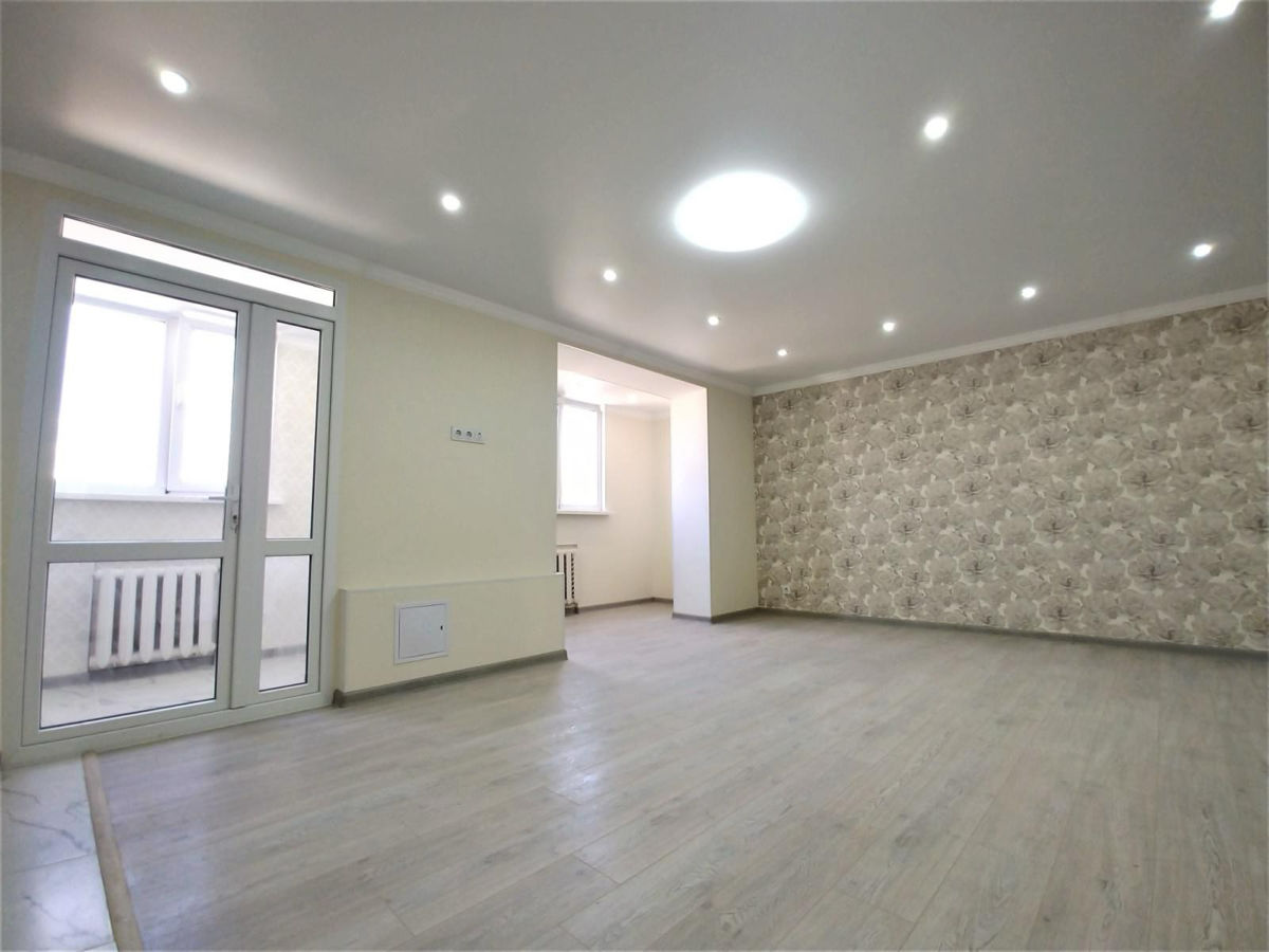 Instalare laminat si plintus . Pret accesibil,lucru calitativ. foto 1