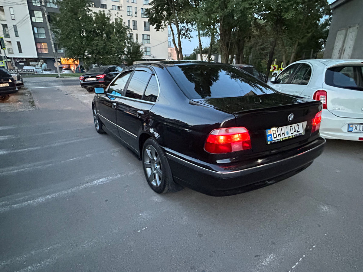 BMW 5 Series фото 9
