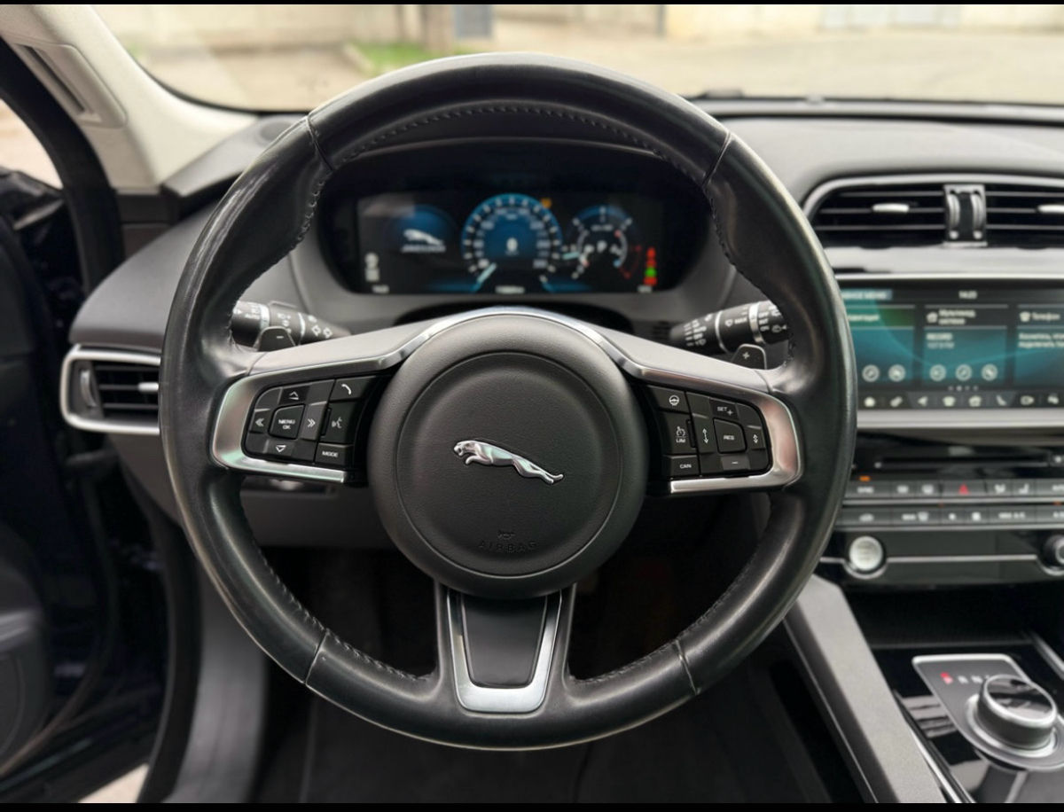Jaguar F-PACE foto 12