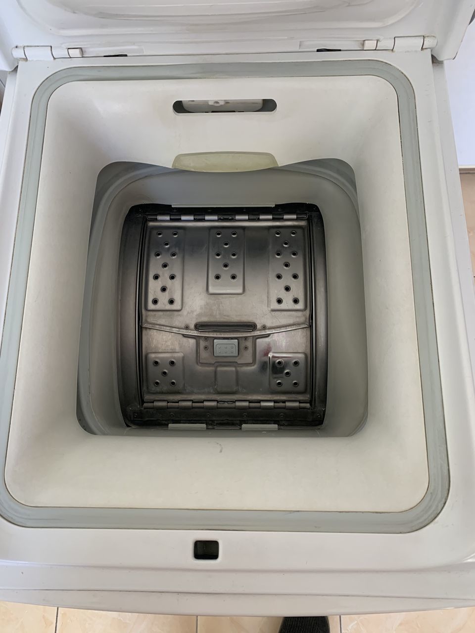 Стиральная машина с вертикальной загрузкой whirlpool awe 2322