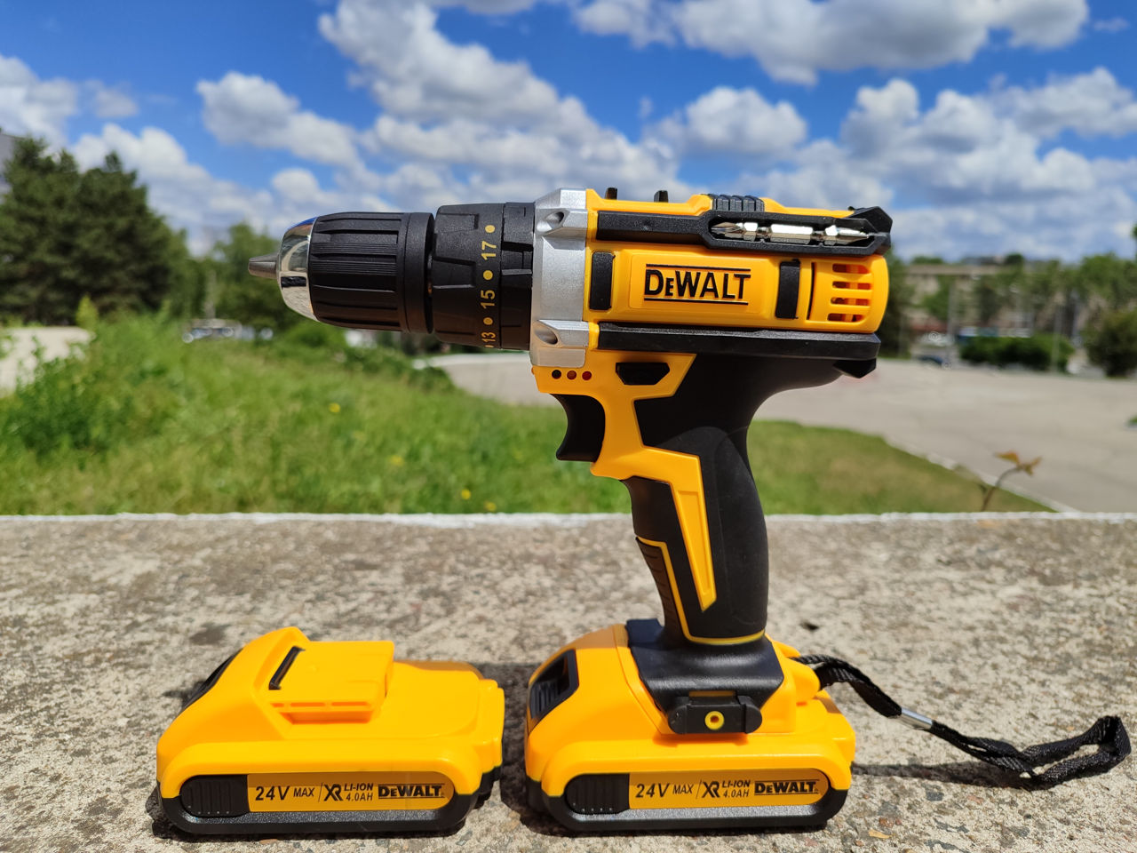 Новый ударный шуруповёрт DeWalt 24v с насадками в наборе. 2 аккумулятора foto 5