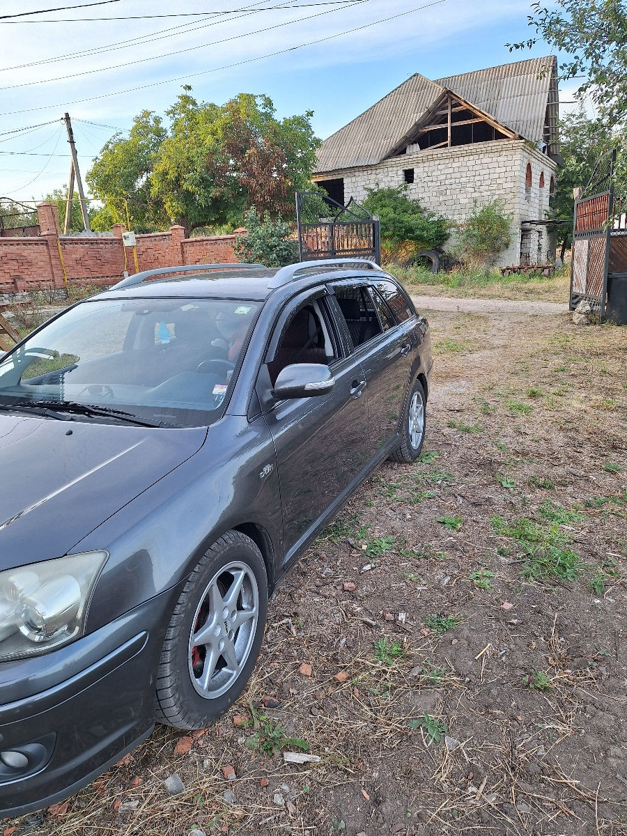 Toyota Avensis foto 3