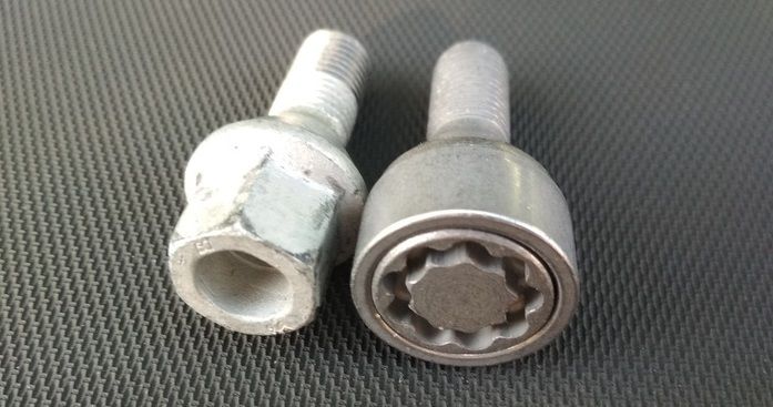 Extragem suruburi antifurt sekretka roti 24/24 Botanica foto 6