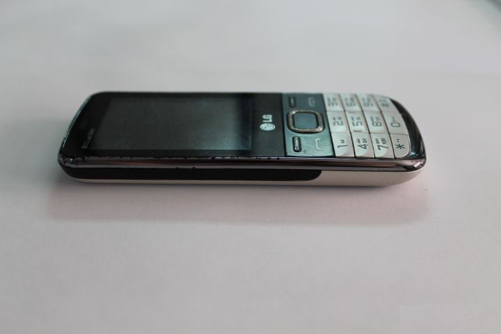 Кнопочный телефон LG 2-Sim с зарядкой foto 7