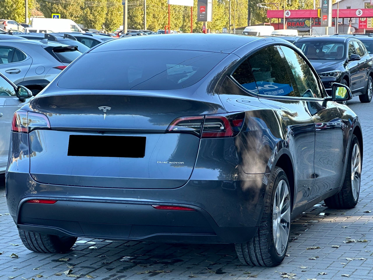 Tesla Model Y foto 4