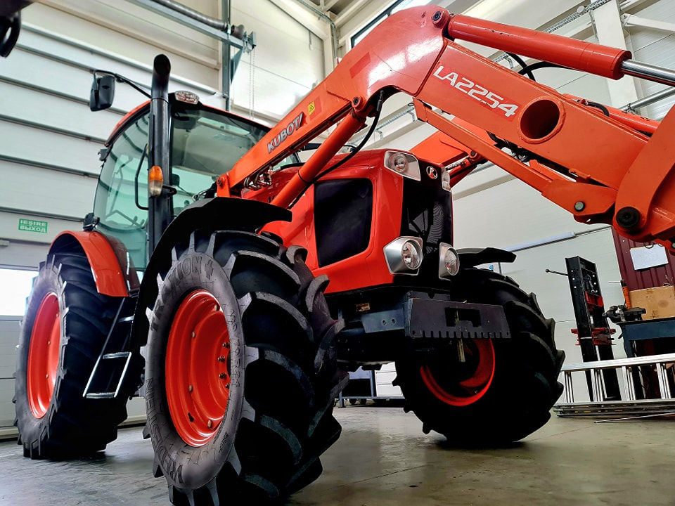 Kubota M135GX foto 0