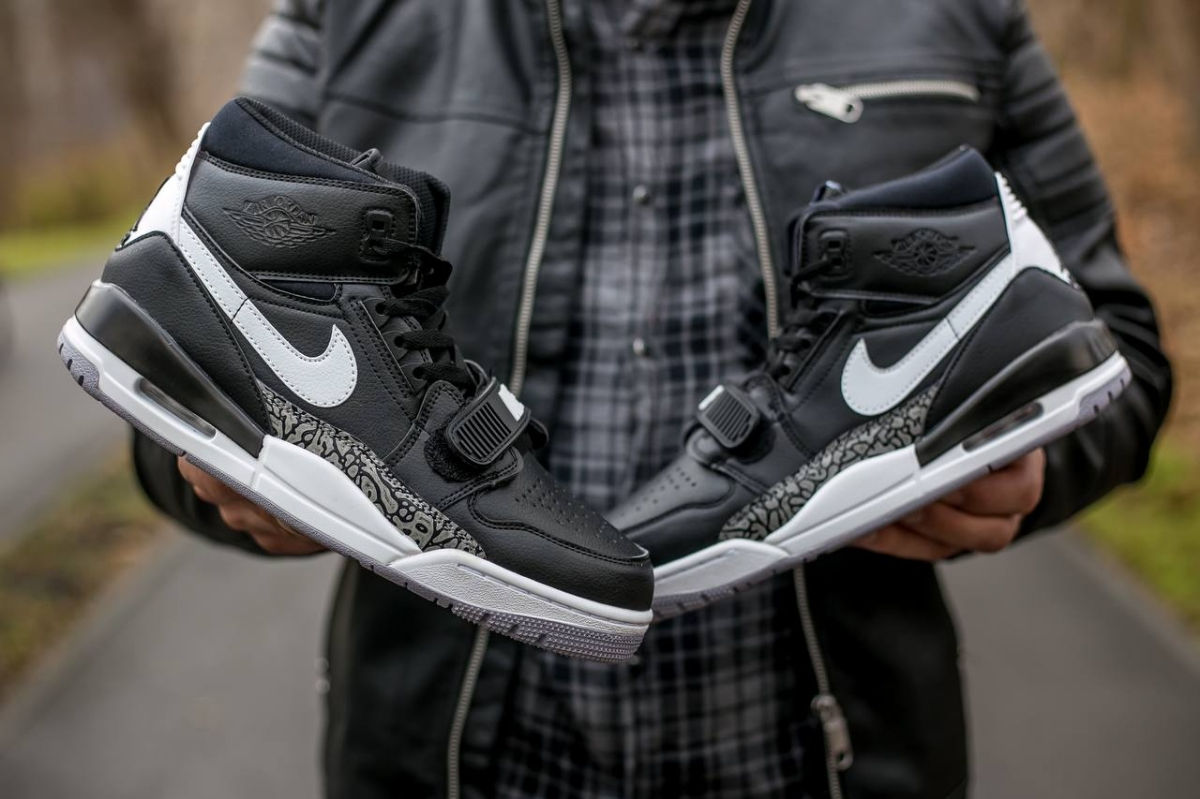 Nike Air Jordan Legacy Black/White foto 1