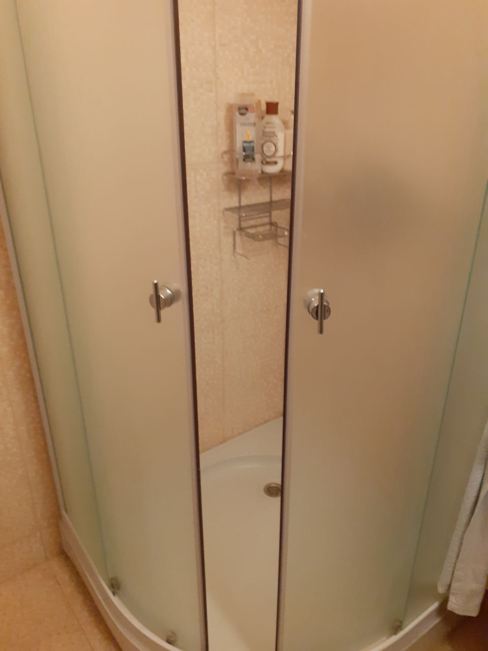 Продаю душевую кабину б/у произв,германия grohe 90/90 цена 1500лей