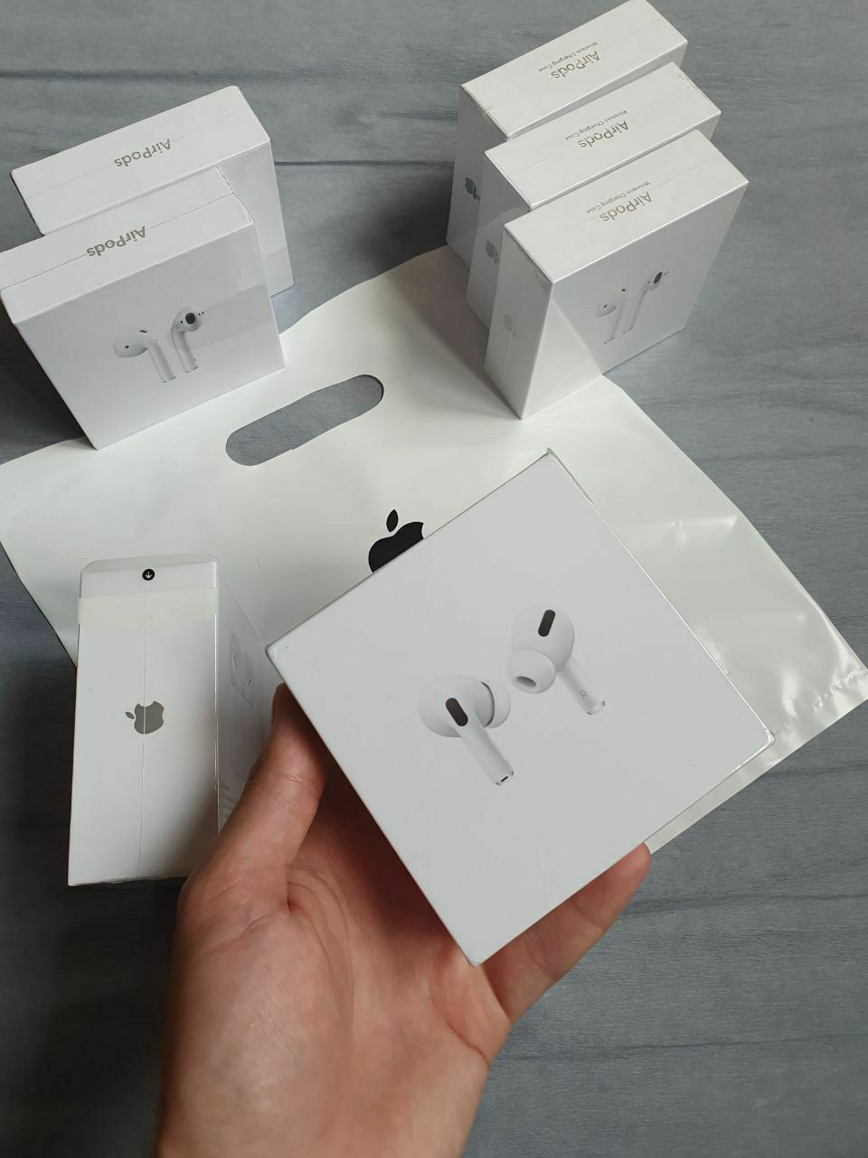 Apple Air pods 2 Pro - 200 €. AirPods 4 ANC - 160 €  AirPods 3 - 110 €. AirPods 4 - 135 €.  foto 0