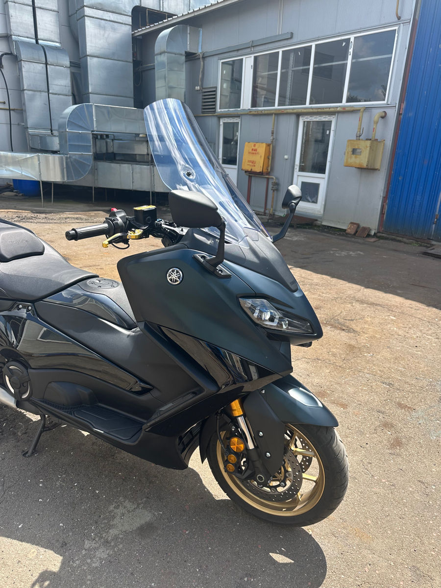 Yamaha Tmax 560 Tech Max 
Quad lock 
BCD
Top case 35L in culoare original 
Tara de origine Germania , MUNICH  foto 1