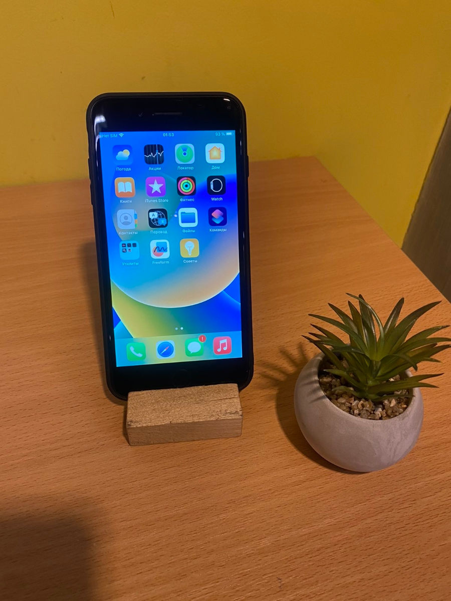 Iphone 8 plus 64 gb 2100 lei