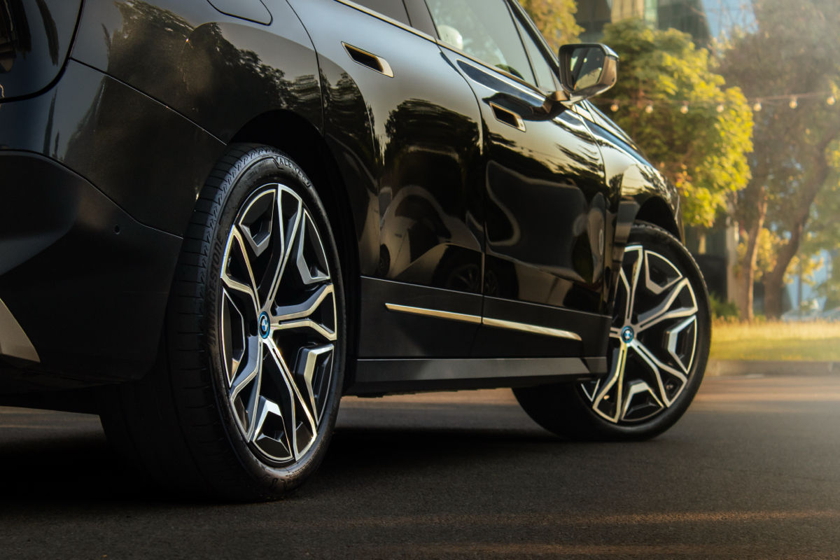 BMW iX фото 4