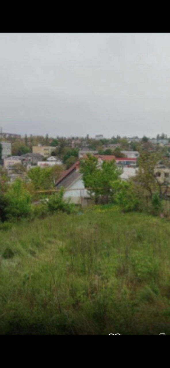3 ari, Teren pentru construcții