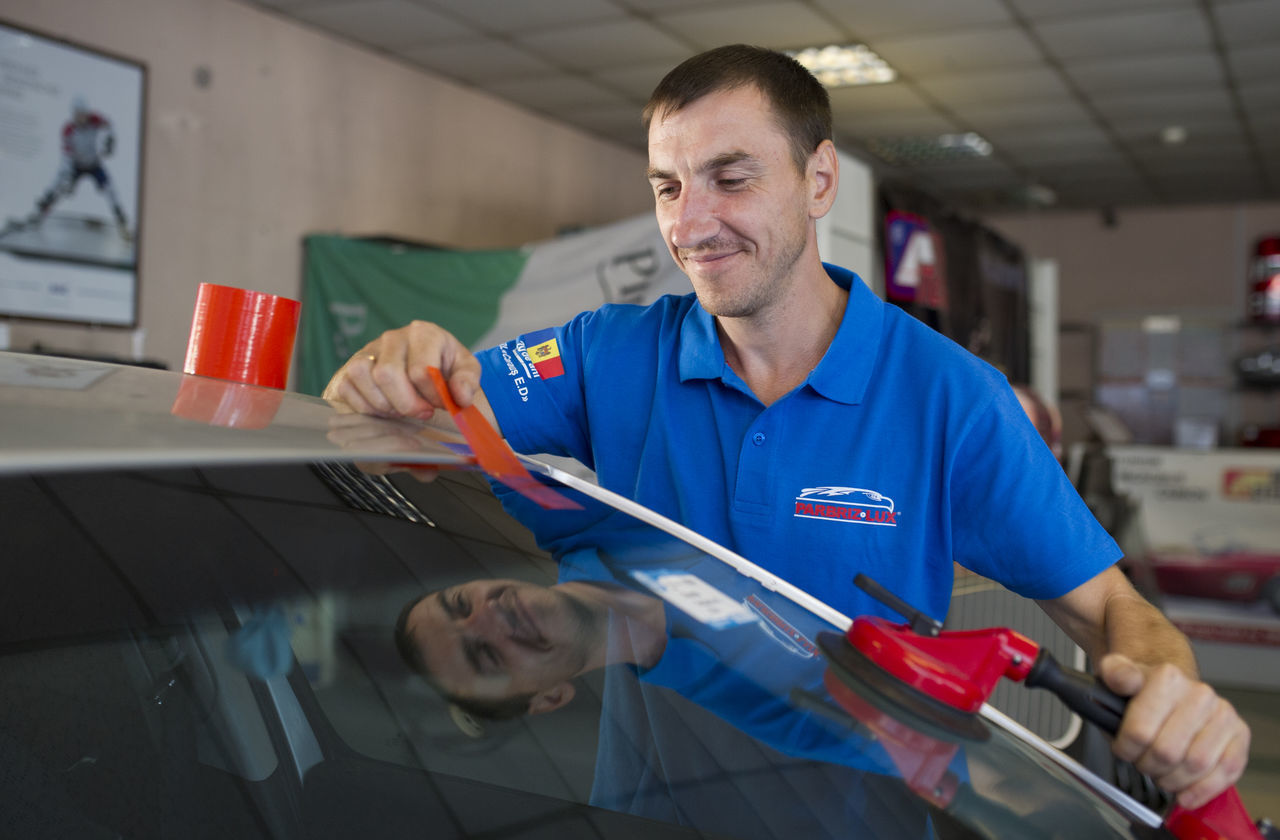Geamuri auto.Instalare.Parbriz, laterale, lunete. Установка. Автостекло лобовое, боковое, заднее foto 7