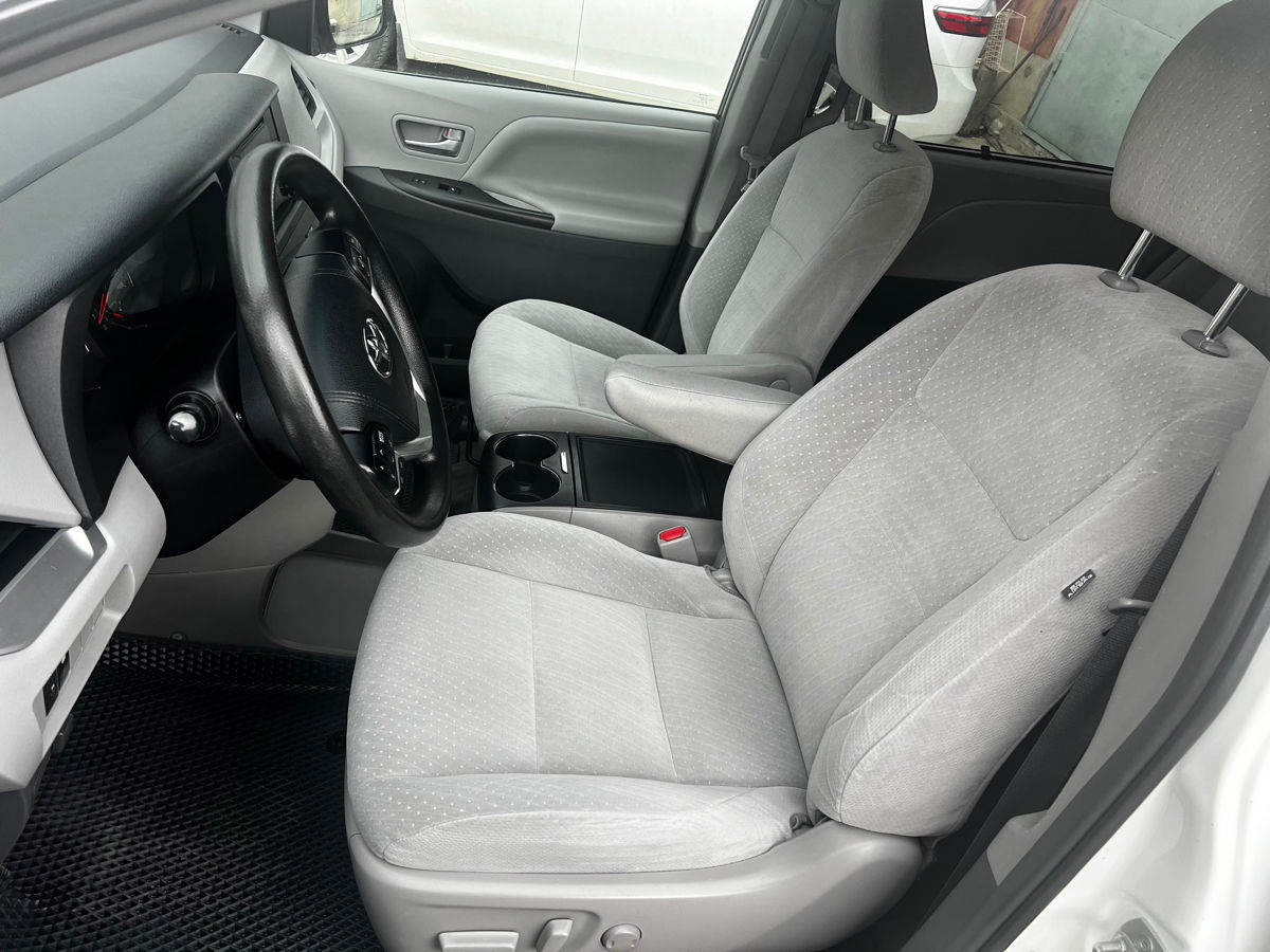 Toyota Sienna фото 6