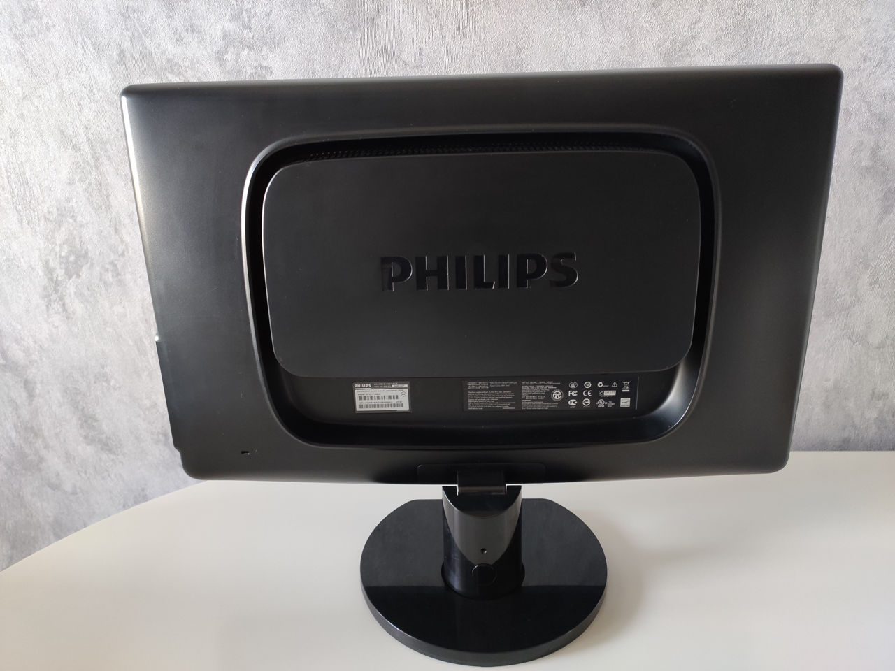 23 inch FullHD DVI-D VGA 300cd Philips 231e foto 1