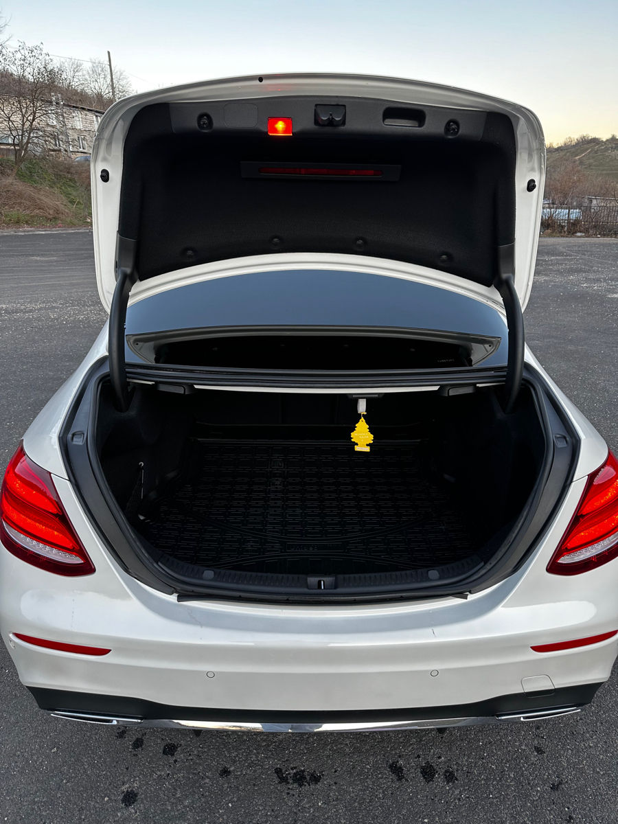 Mercedes E-Class foto 9