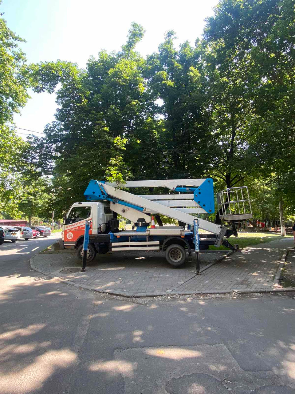 Autoturnuri in arenda pentru orice tip de lucrari la inaltime! foto 11