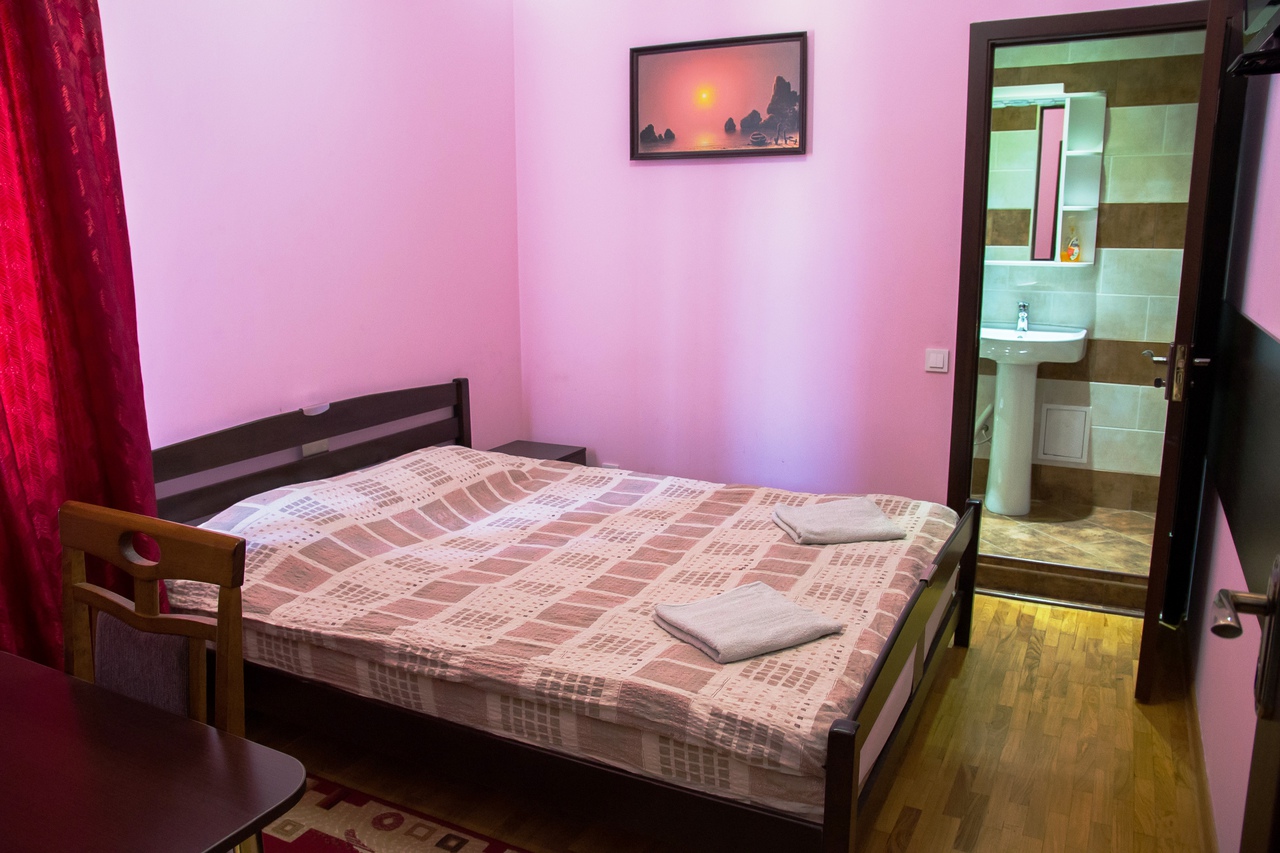 Camere de hotel in Pensiunea "Taviada" la Telecentru (40-ani) 24/24 foto 0