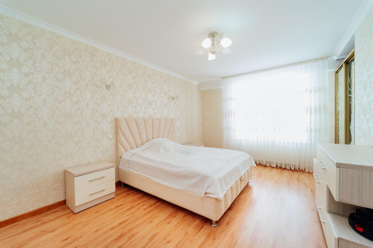 Apartament cu 3 camere, 113 m², 8 etaj