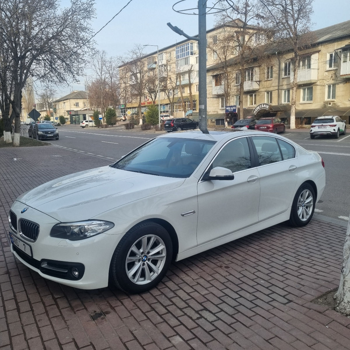 BMW 5 Series foto 3