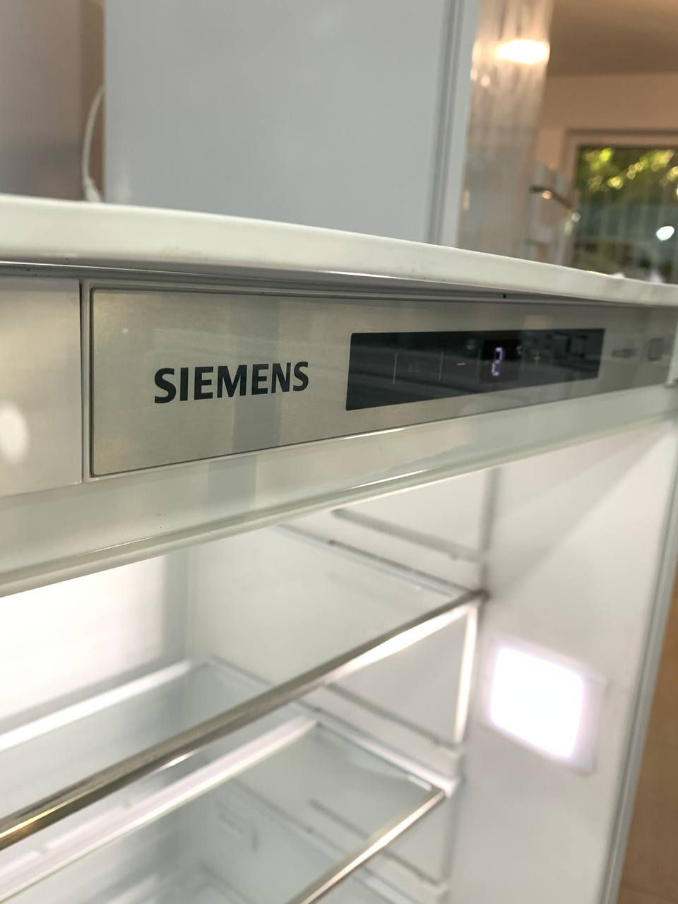 Встраиваемый холодильник Siemens на 120 см без морозильной камеры