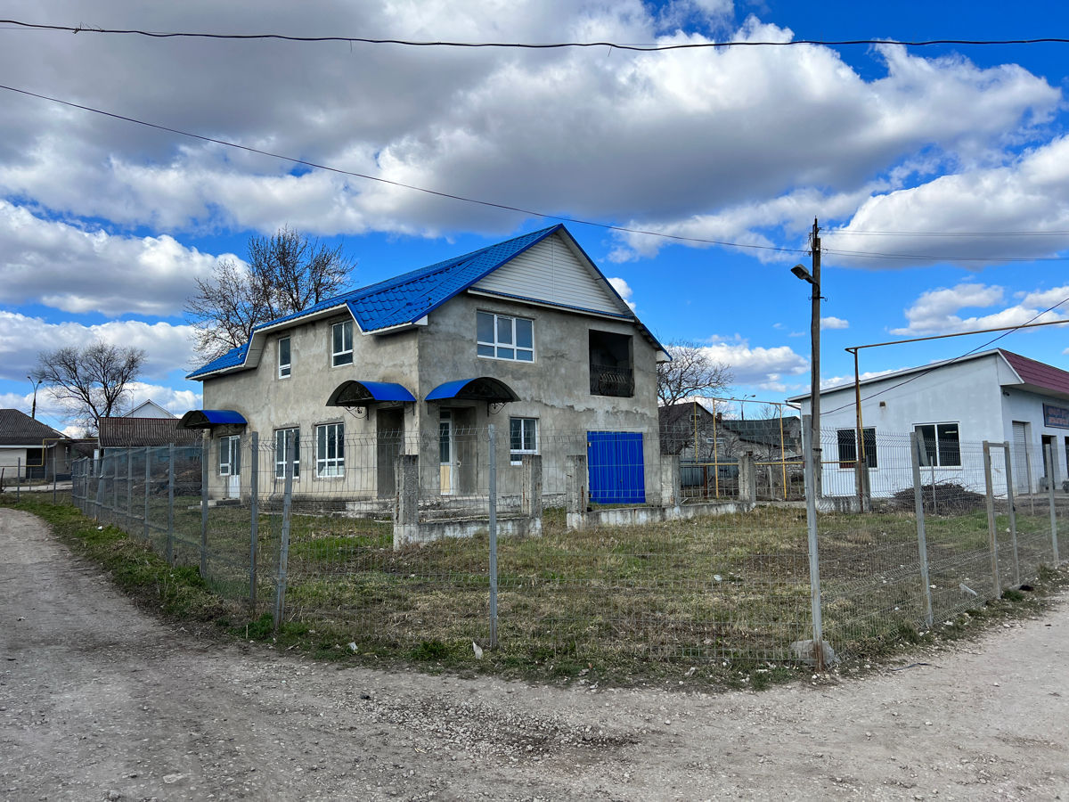 Casa noua, 2 nivele, in centru or. Briceni / новый дом 2 этажа , в ценрте  города Бричаны