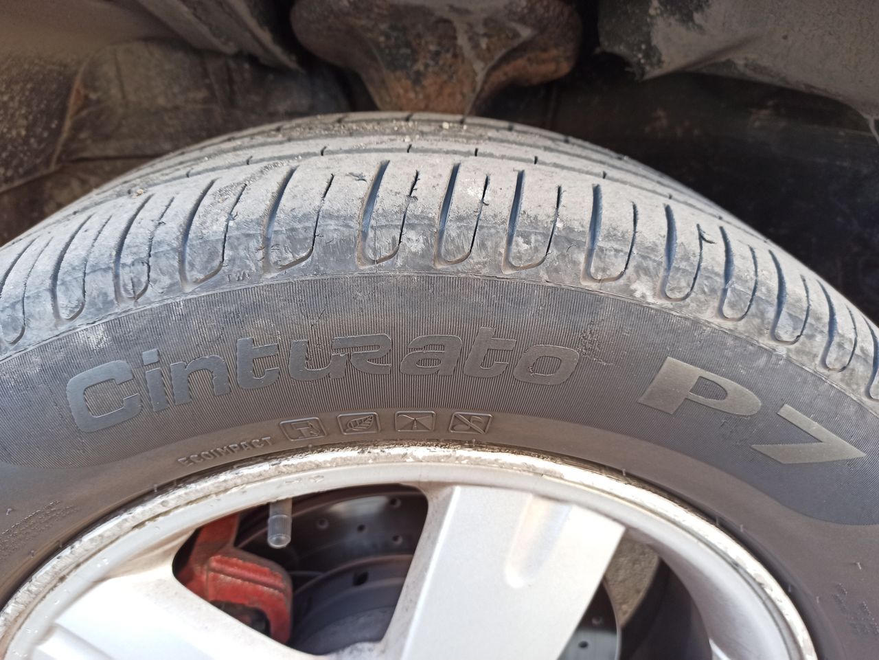 Pirelli 245/55 r17 600 лей все 4 ската Runflat