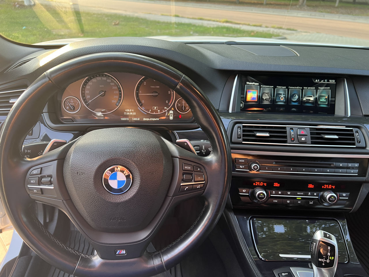 BMW 5 Series foto 4