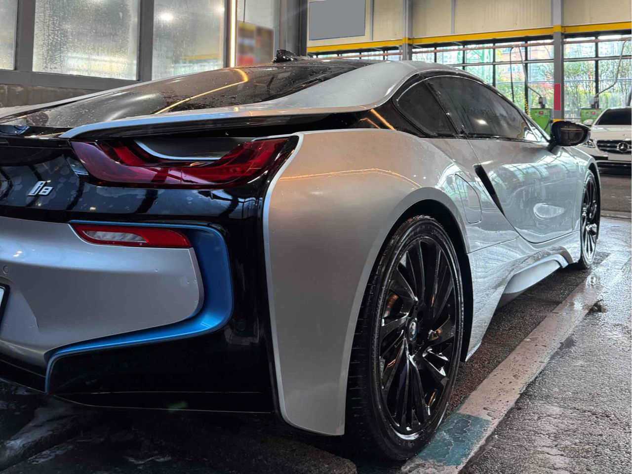 BMW i8 foto 2