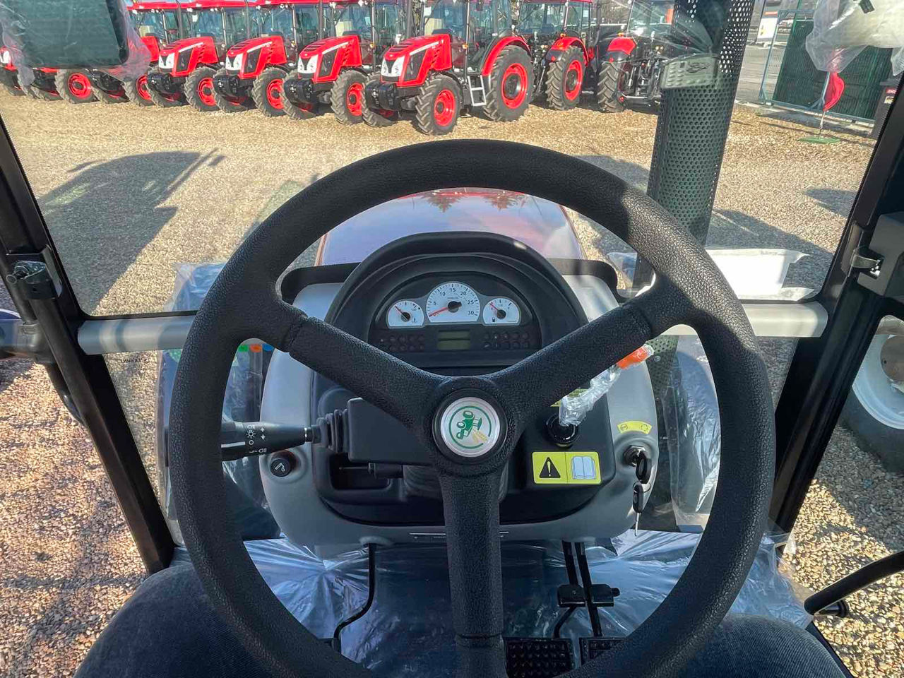 Tractor ArmaTrac 704E 70 c.p. foto 5