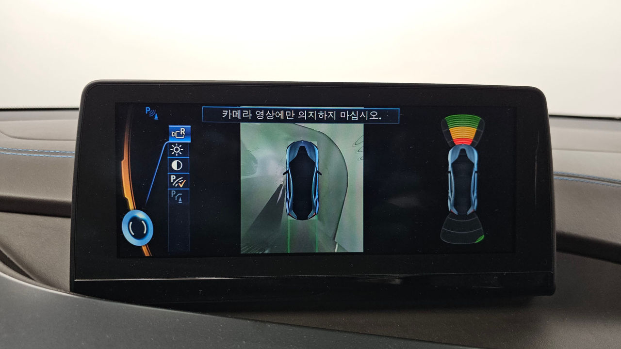 BMW i8 фото 12