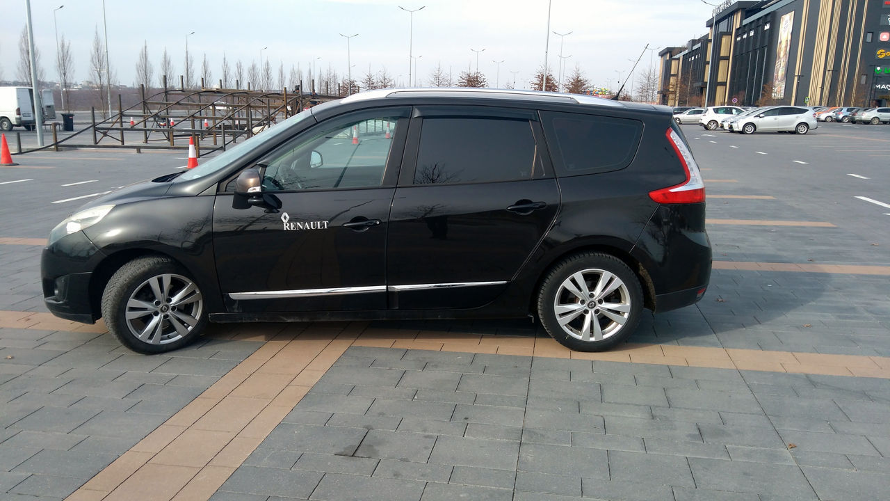 Renault Grand Scenic 2009 г. с пробегом 278 км, Дизель, 6000 €