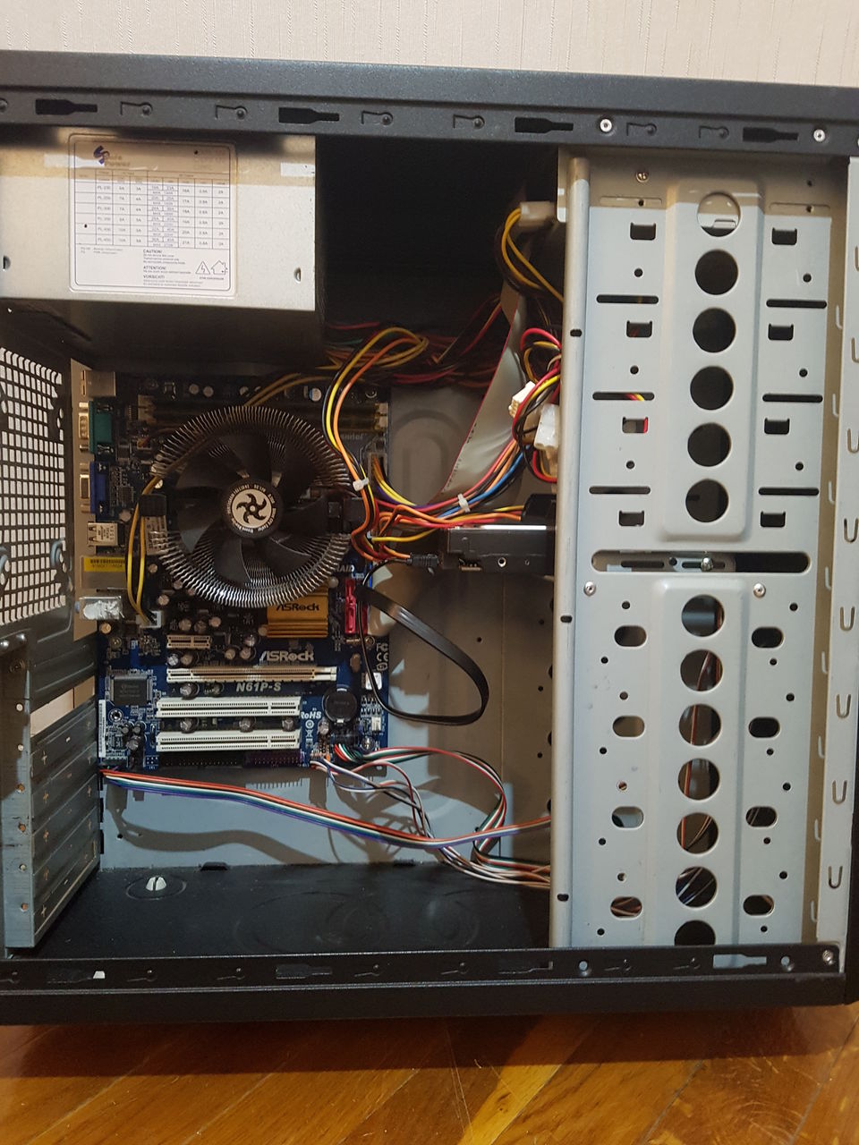 AMD Athlon II X3 440 3.0GHz 3core , 4GB RAM, 128Gb HDD, 400W