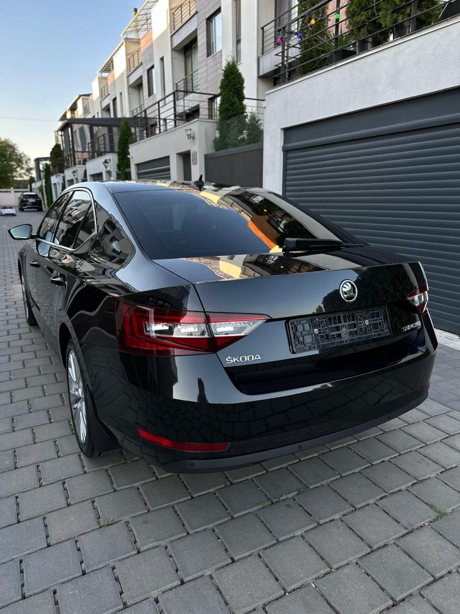 Skoda Superb foto 2