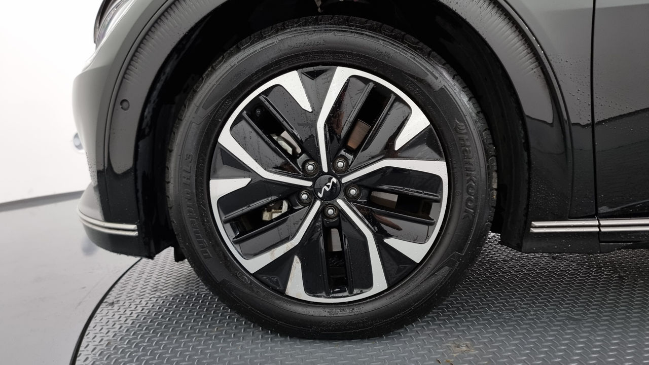 KIA EV6 фото 8