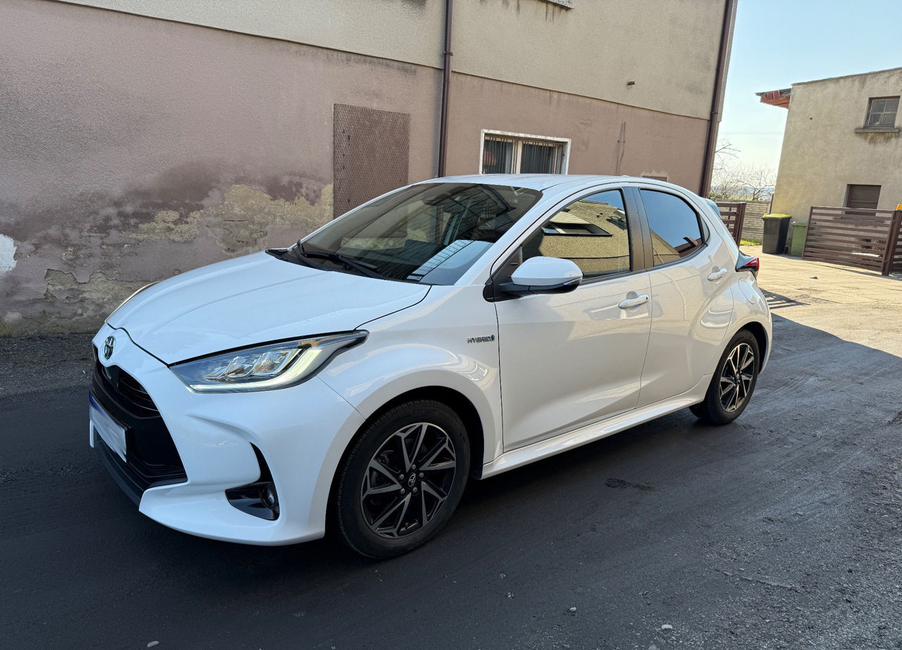 Toyota Yaris фото 0