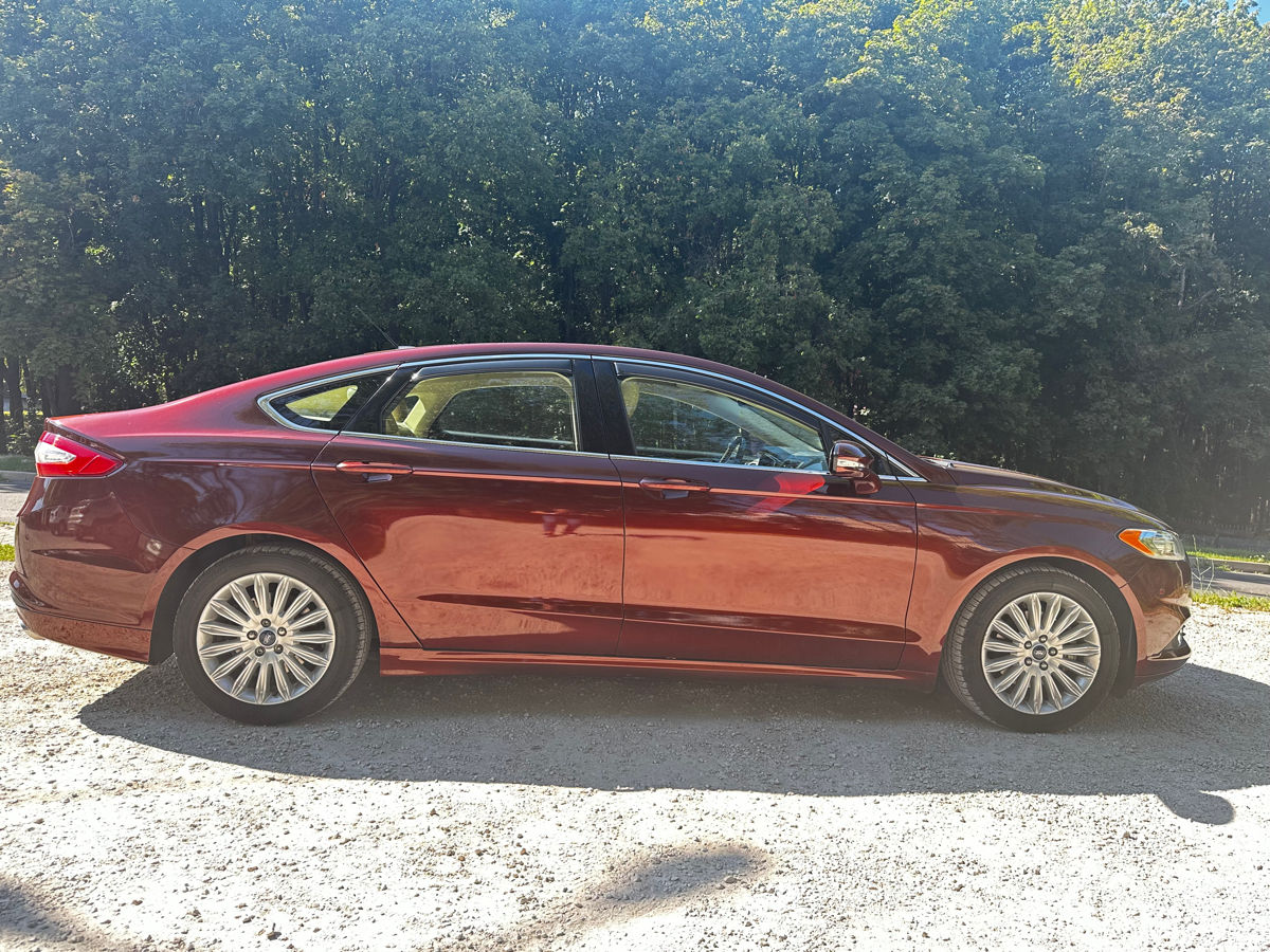 Ford Fusion foto 2