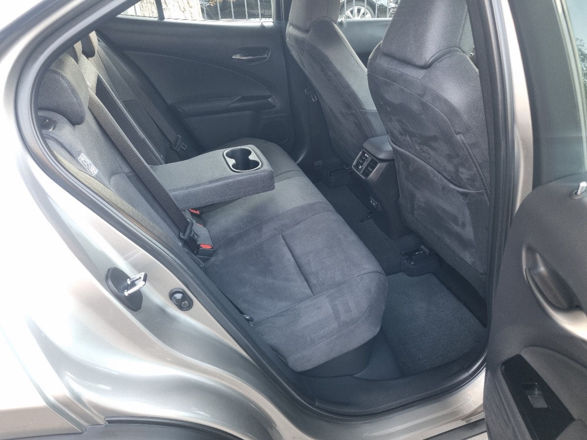 Lexus UX 2021 photo 17