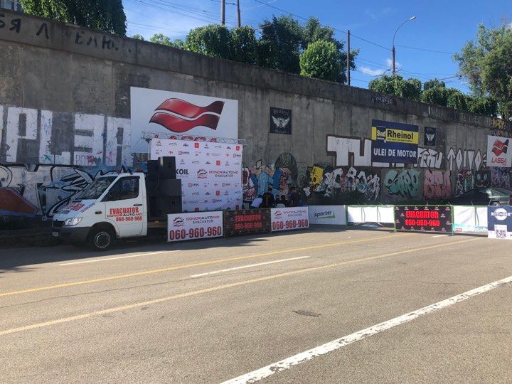 Evacuare auto 24/24  in orice raza a orasului si in afara orasului фото 1