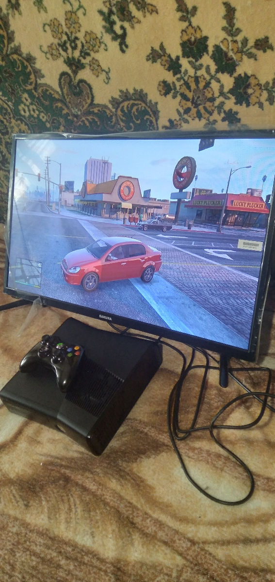 Обслуженный Xbox 360 slim + 70 игр  - внутри без грязи и пыли, чистый и ухоженный, прошитый фото 0