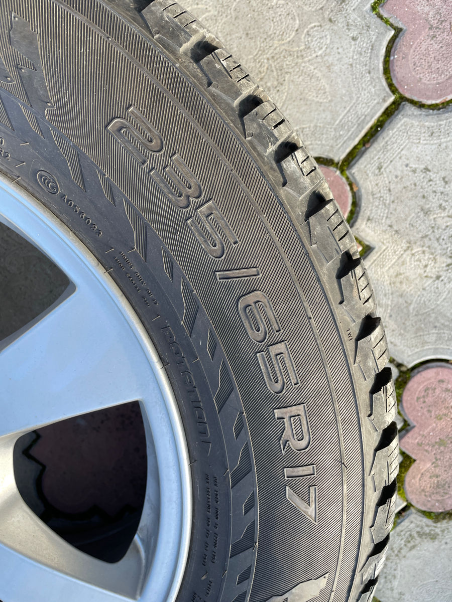 NOKIAN 235/65 R17 Iarna