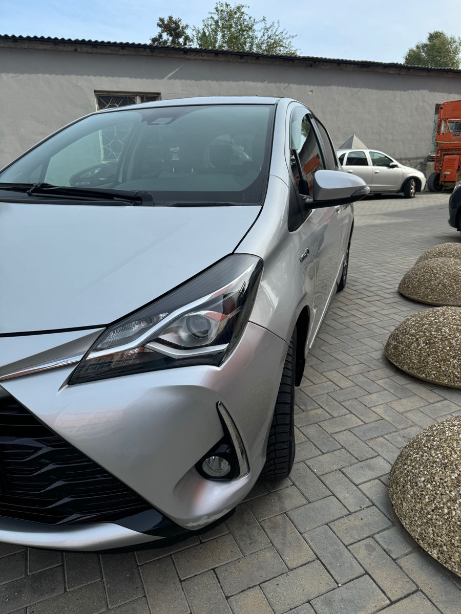 Toyota Yaris foto 2
